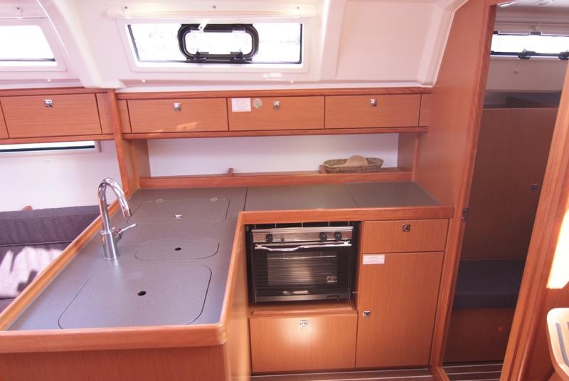 Book yachts online - sailboat - Bavaria Cruiser 37 - DORI  - rent