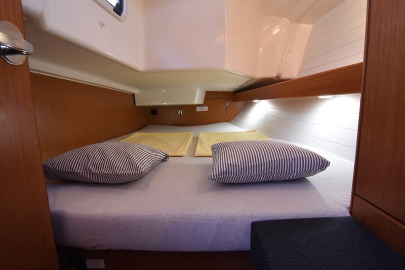 Book yachts online - sailboat - Bavaria Cruiser 34 - TALASSA - rent