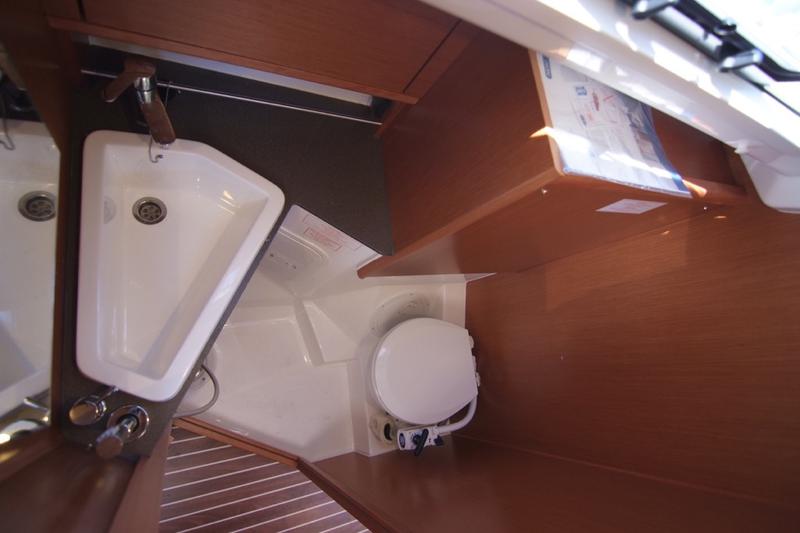 Book yachts online - sailboat - Bavaria Cruiser 34 - TALASSA - rent