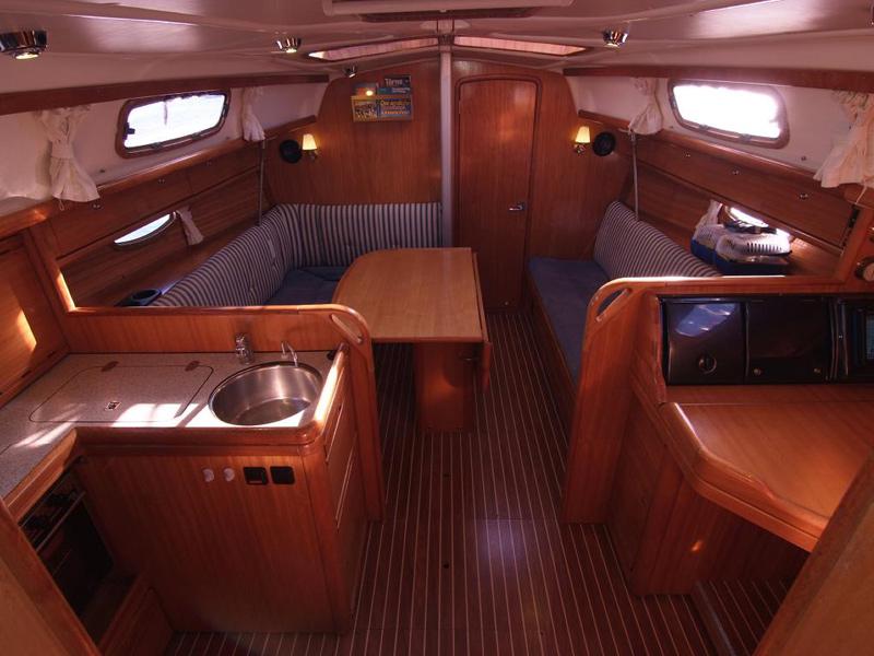 Book yachts online - sailboat - Bavaria 33 Cruiser - IDEFIX  - rent