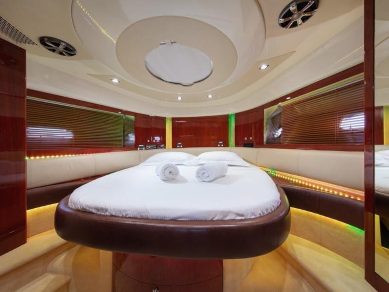 Book yachts online - motorboat - Fairline Targa 62 - Duje I - rent