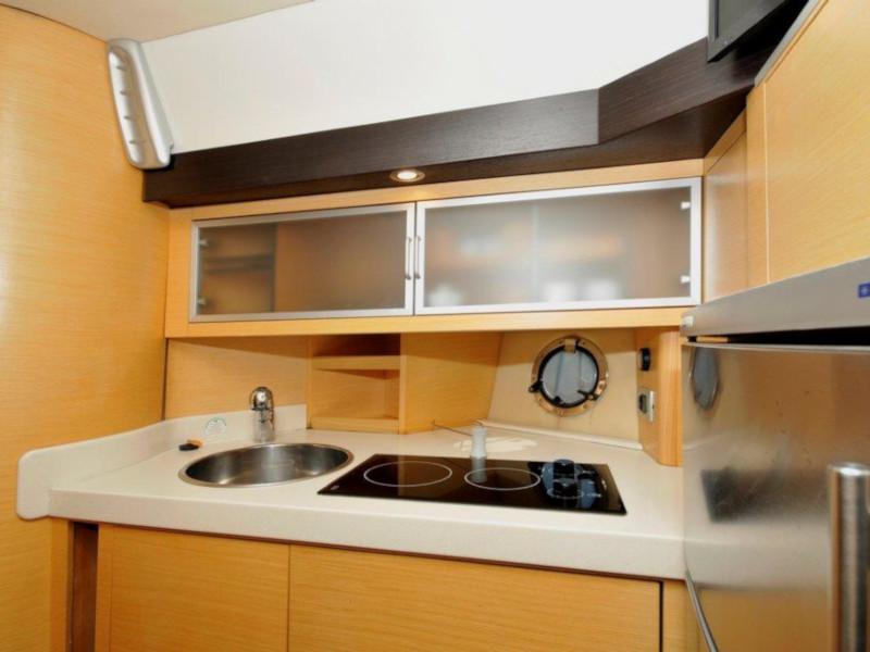 Book yachts online - motorboat - Cranchi 43 Fly - Chiara - rent