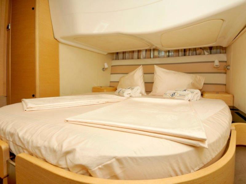 Book yachts online - motorboat - Cranchi 43 Fly - Chiara - rent