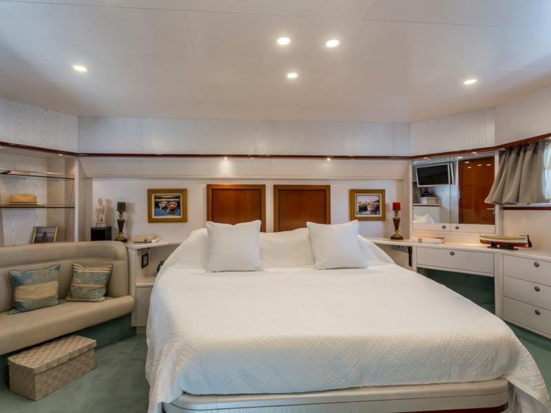 Book yachts online - motorboat - Moonen 65 - Petar - rent