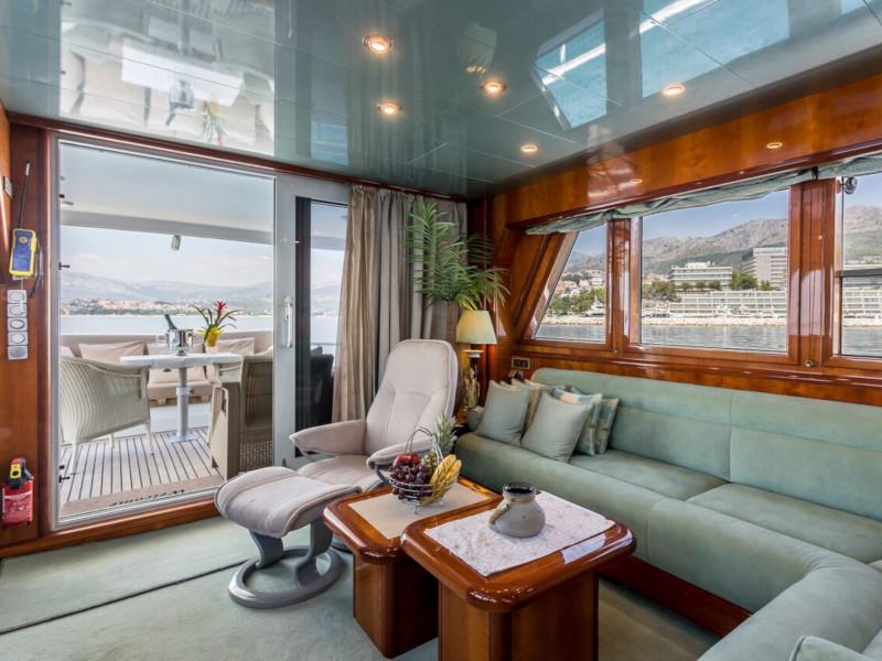 Book yachts online - motorboat - Moonen 65 - Petar - rent