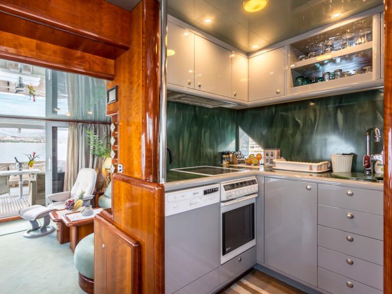 Book yachts online - motorboat - Moonen 65 - Petar - rent