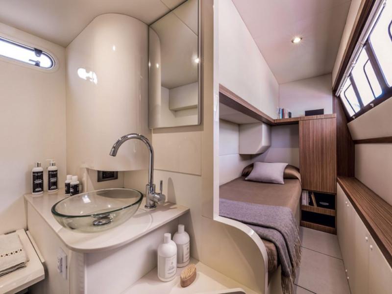 Book yachts online - motorboat - Absolute 50 Fly - Acrobat - rent