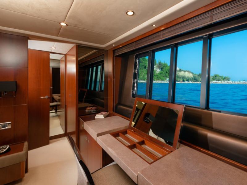 Book yachts online - motorboat - Princess 72 Fly - Champion - rent