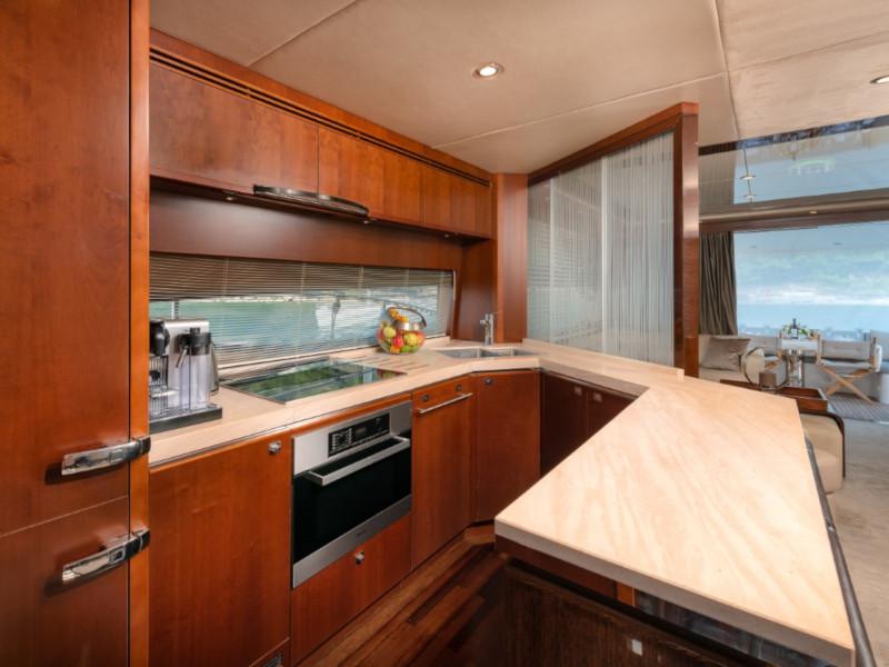 Book yachts online - motorboat - Princess 72 Fly - Champion - rent