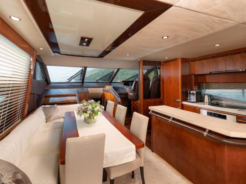 Book yachts online - motorboat - Princess 72 Fly - Champion - rent