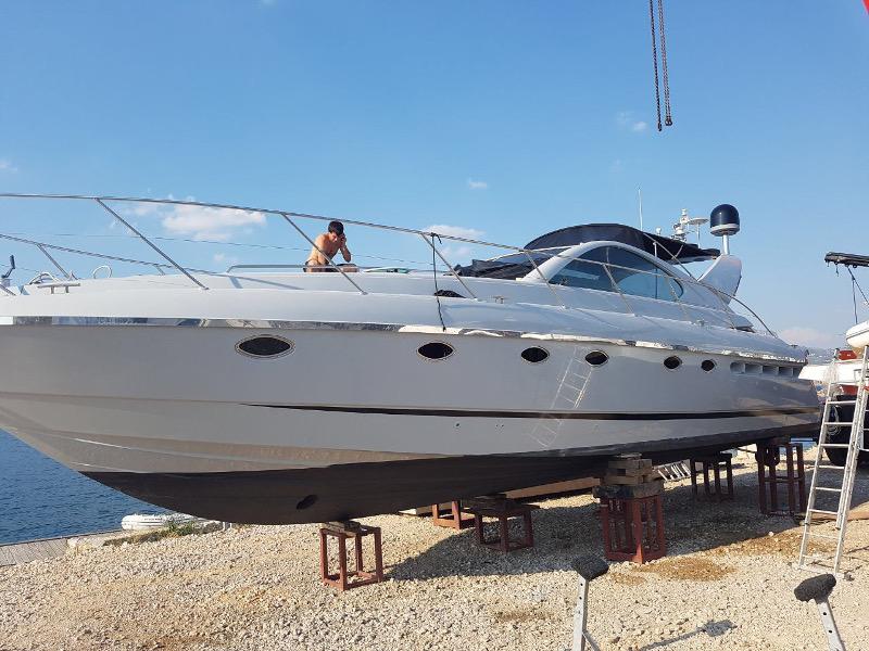 Book yachts online - motorboat - Fairline Targa 48 - La Pietra - rent