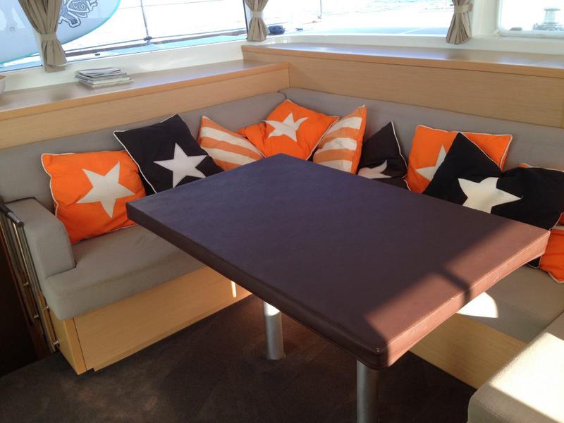 Book yachts online - catamaran - Lagoon 400 S2 - Esmeralda - rent