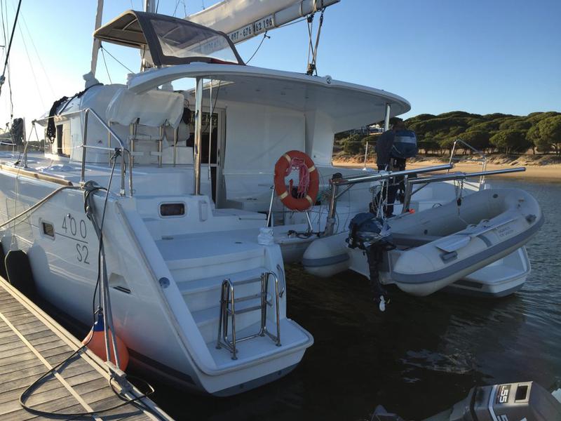 Book yachts online - catamaran - Lagoon 400 S2 - Esmeralda - rent