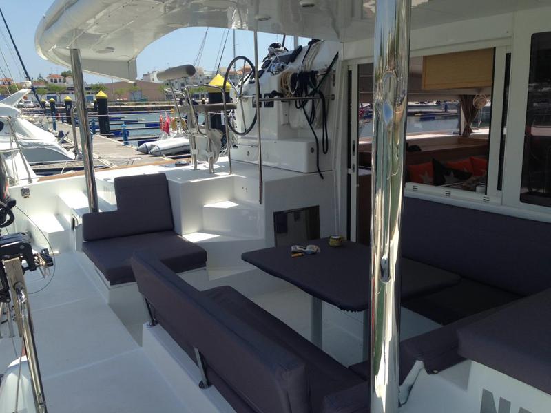 Book yachts online - catamaran - Lagoon 400 S2 - Esmeralda - rent