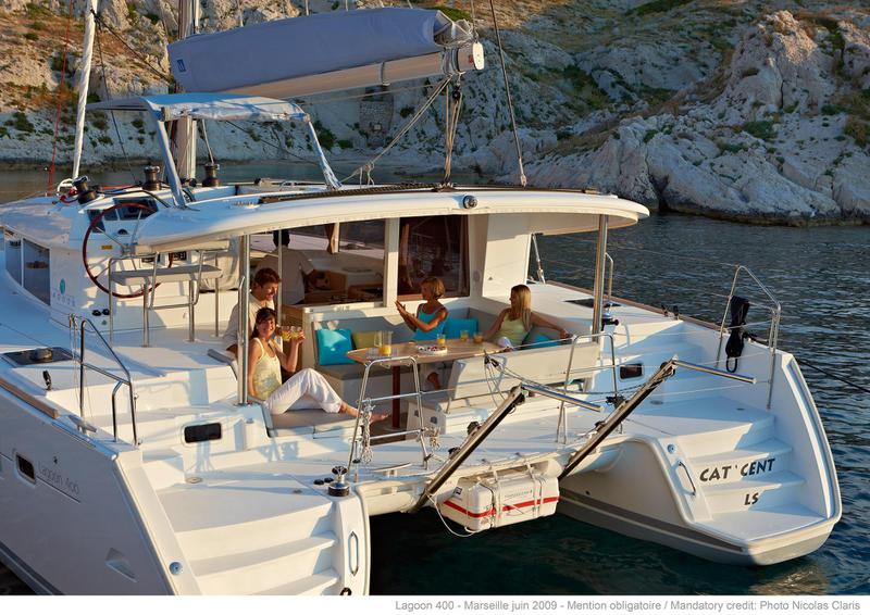 Book yachts online - catamaran - Lagoon 400 S2 - Esmeralda - rent