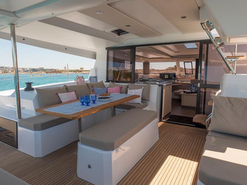 Book yachts online - catamaran - Astréa 42 - Grace - rent