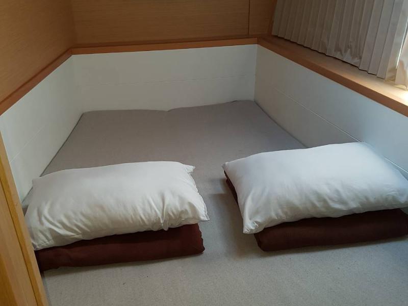 Book yachts online - catamaran - Lagoon 400Lagoon 400 - Meropi - rent