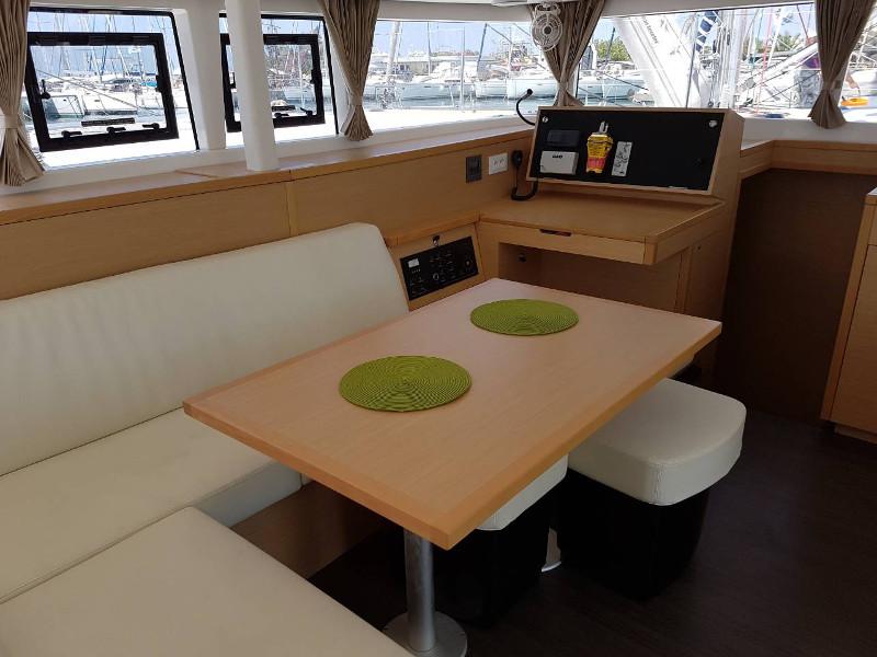 Book yachts online - catamaran - Lagoon 400Lagoon 400 - Meropi - rent