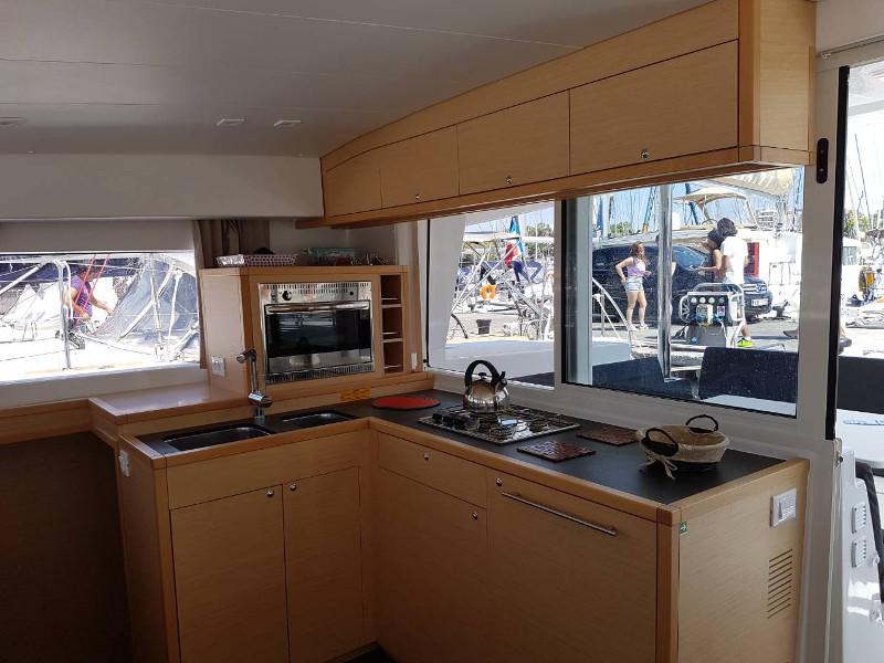 Book yachts online - catamaran - Lagoon 400Lagoon 400 - Meropi - rent