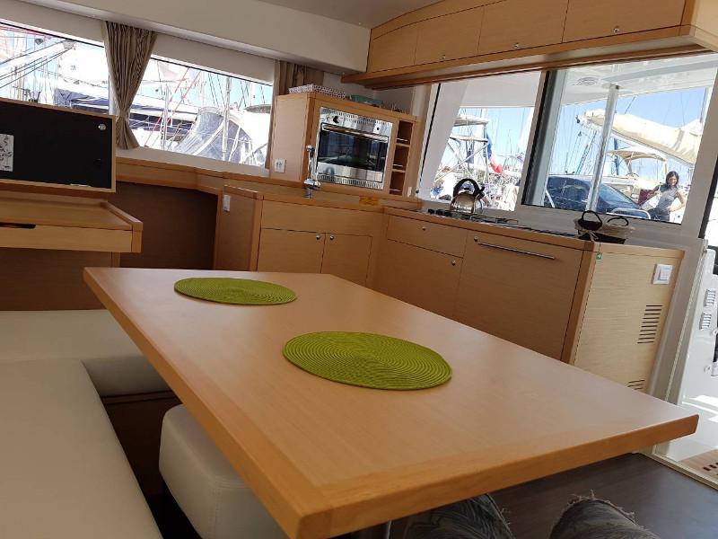 Book yachts online - catamaran - Lagoon 400Lagoon 400 - Meropi - rent