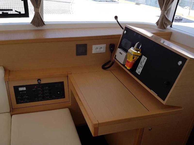 Book yachts online - catamaran - Lagoon 400Lagoon 400 - Meropi - rent