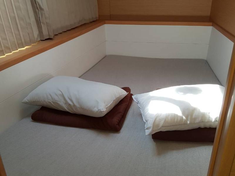 Book yachts online - catamaran - Lagoon 400Lagoon 400 - Meropi - rent