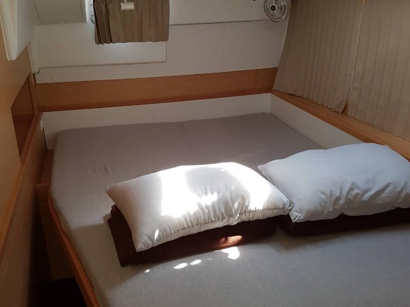 Book yachts online - catamaran - Lagoon 400Lagoon 400 - Meropi - rent