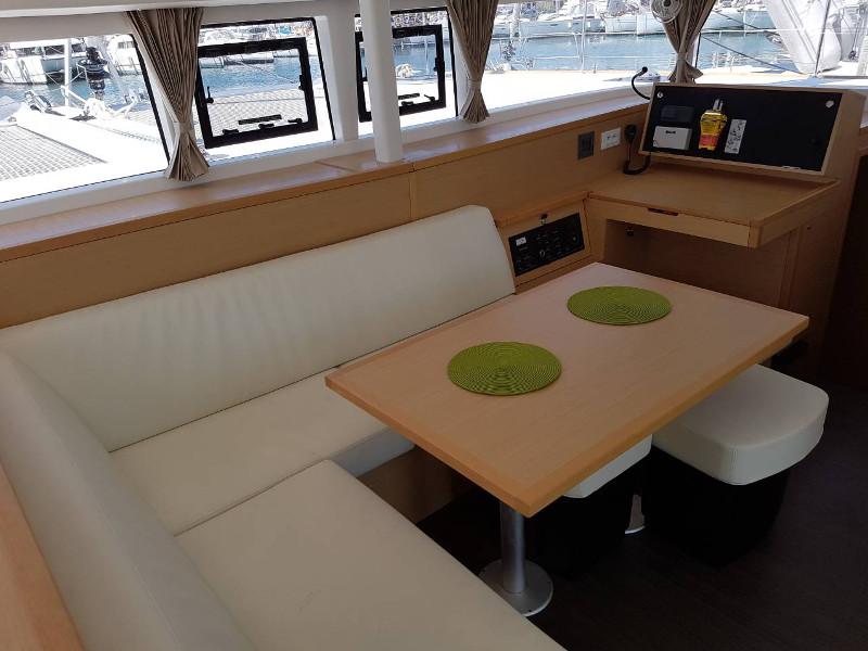 Book yachts online - catamaran - Lagoon 400Lagoon 400 - Meropi - rent