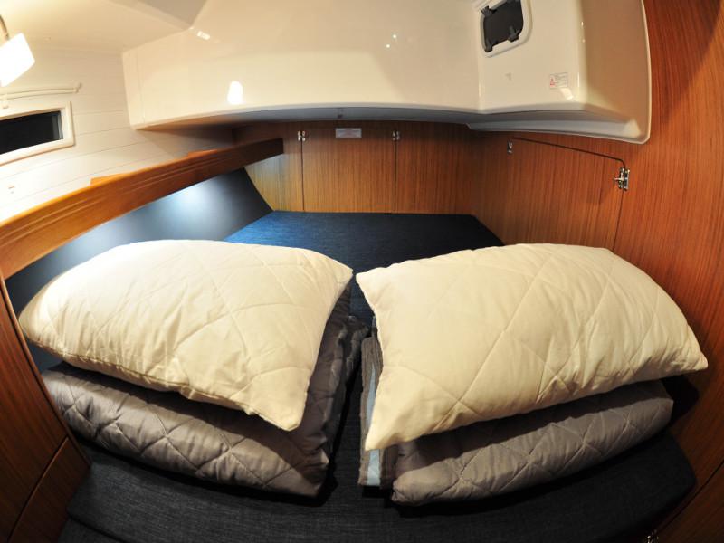 Book yachts online - sailboat - Bavaria  42 Cruiser - Melia - rent