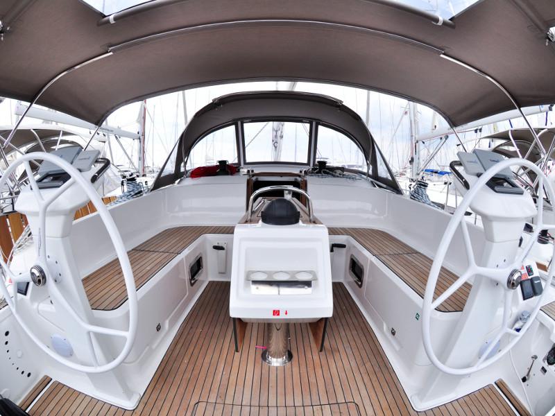 Book yachts online - sailboat - Bavaria  42 Cruiser - Melia - rent