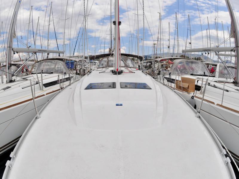 Book yachts online - sailboat - Bavaria  42 Cruiser - Melia - rent