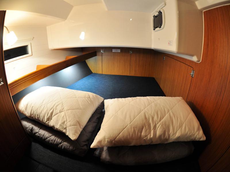 Book yachts online - sailboat - Bavaria  42 Cruiser - Melia - rent