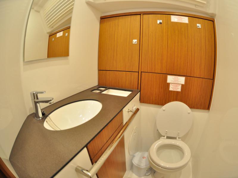 Book yachts online - sailboat - Bavaria  42 Cruiser - Melia - rent