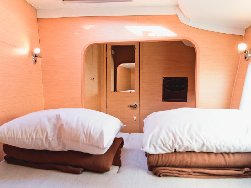 Book yachts online - catamaran - Lagoon 380 - Chrysa - rent