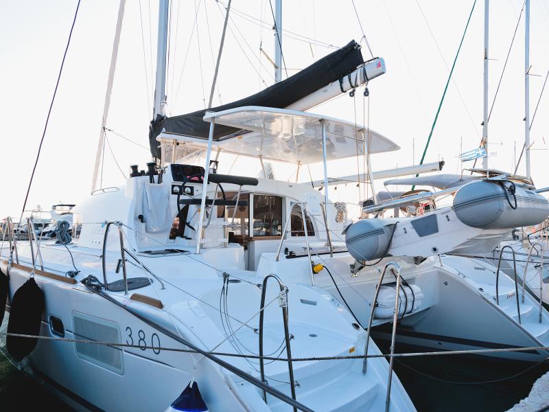 Book yachts online - catamaran - Lagoon 380 - Chrysa - rent