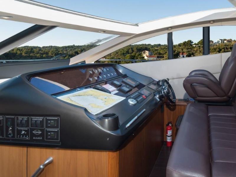 Book yachts online - motorboat - Predator 62 - Ena I - rent