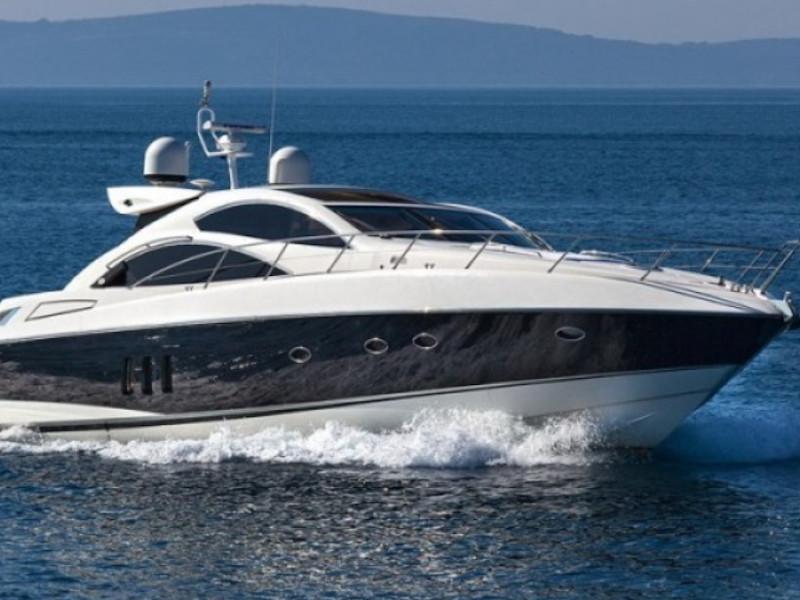 Book yachts online - motorboat - Predator 62 - Ena I - rent