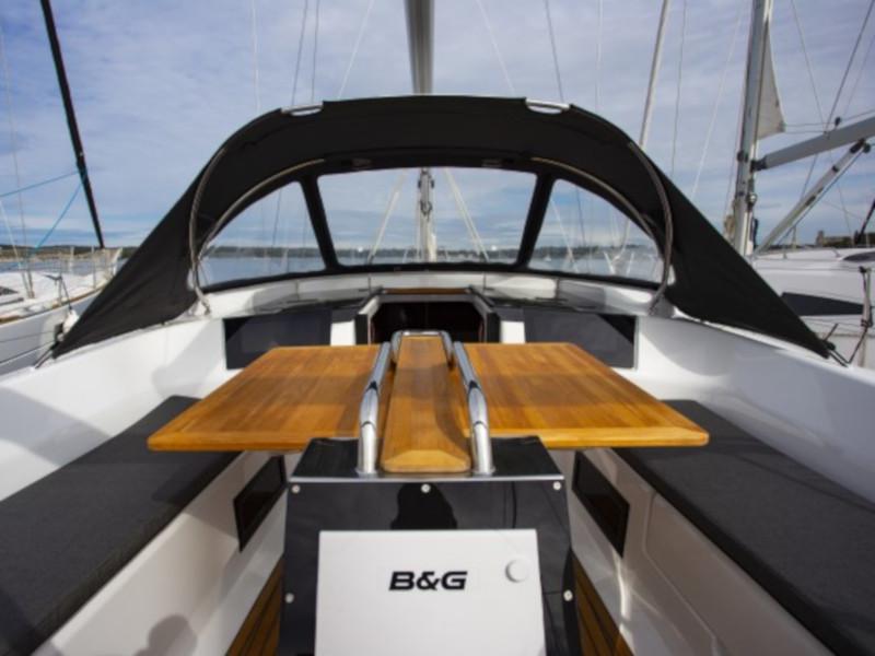 Book yachts online - sailboat - Hanse 388 - Tadeja - rent