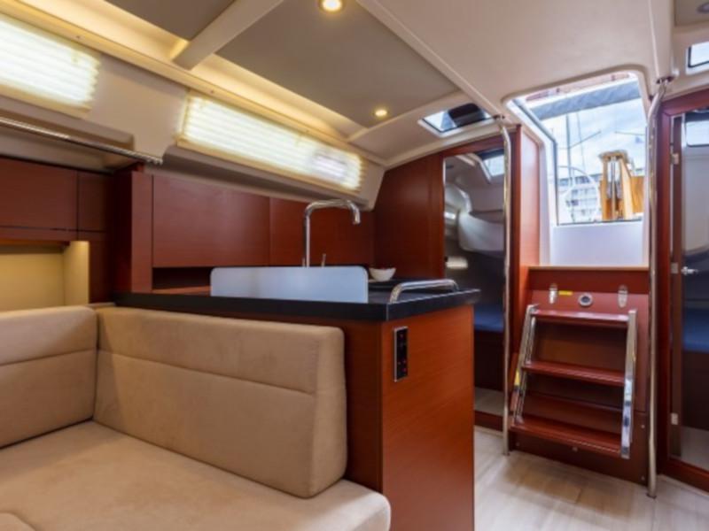 Book yachts online - sailboat - Hanse 388 - Tadeja - rent