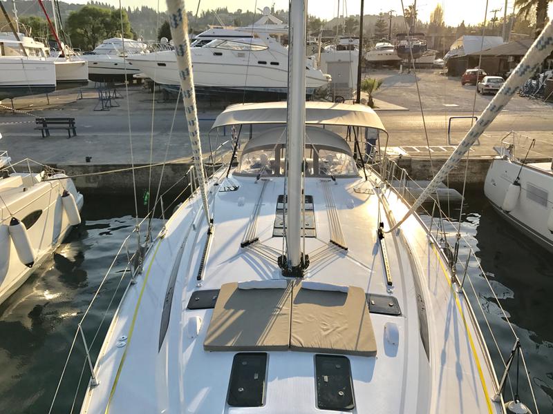Book yachts online - sailboat - Bavaria Cruiser  51 - Skyfall - rent