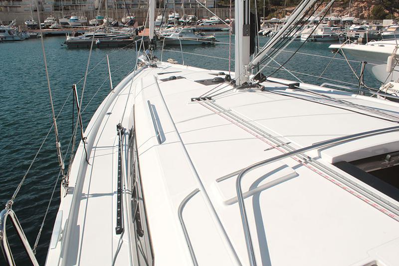 Book yachts online - sailboat - Oceanis 41.1 (2 Heads) - UNDER PRESSURE - rent
