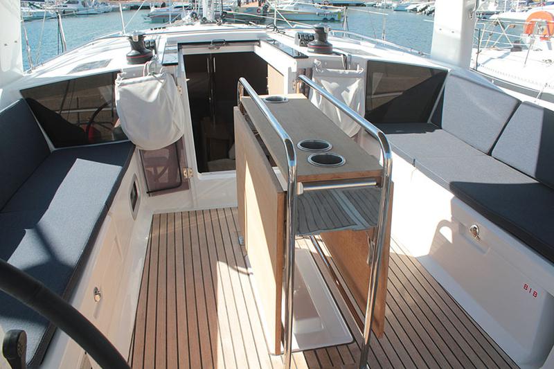 Book yachts online - sailboat - Oceanis 41.1 (2 Heads) - OASIS - rent