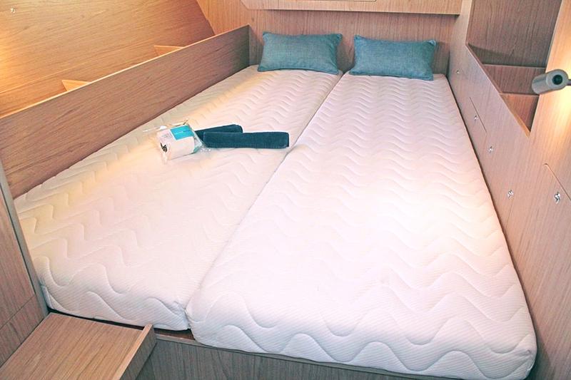 Book yachts online - sailboat - Oceanis 41.1 (2 Heads) - OASIS - rent