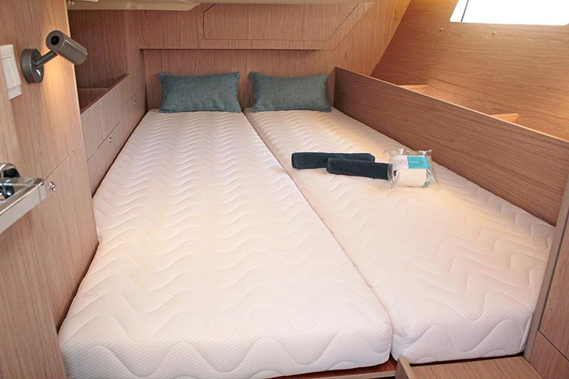 Book yachts online - sailboat - Oceanis 41.1 (2 Heads) - IBIZA - rent