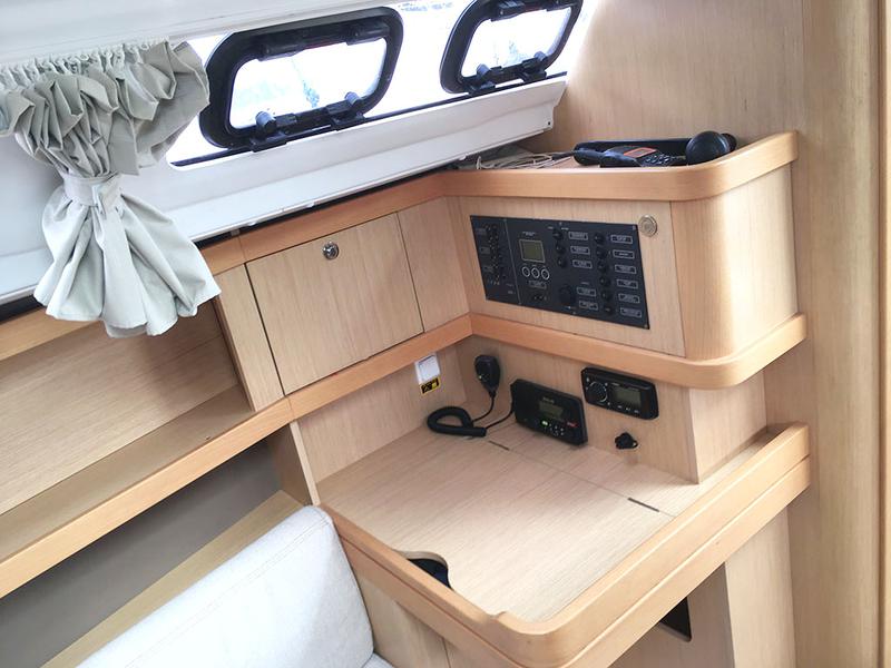 Book yachts online - sailboat - Oceanis 31 - Calypso - rent