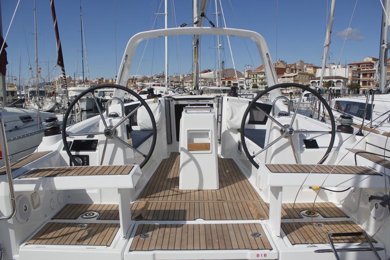 Book yachts online - sailboat - Oceanis 35.1 - LLAMPUGA - rent