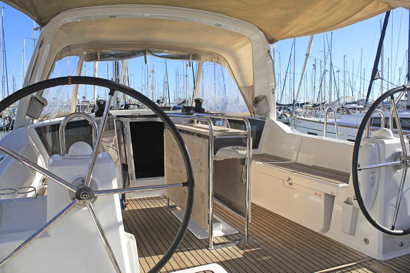 Book yachts online - sailboat - Oceanis 41.1 (1 Head) - FUGIS II - rent