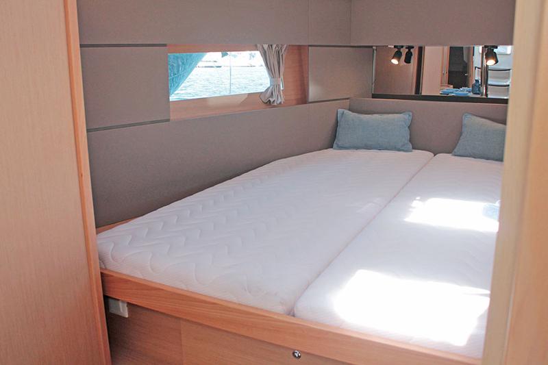 Book yachts online - sailboat - Oceanis 38.1 - FREEDOM - rent