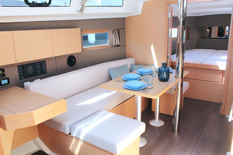 Book yachts online - sailboat - Oceanis 38.1 - FREEDOM - rent