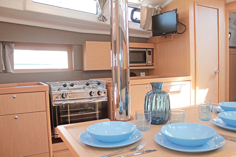 Book yachts online - sailboat - Oceanis 38.1 - FREEDOM - rent